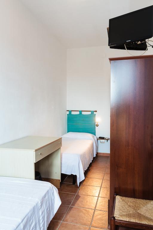 La Mezzanella Guesthouse بورتو توريس الغرفة الصورة