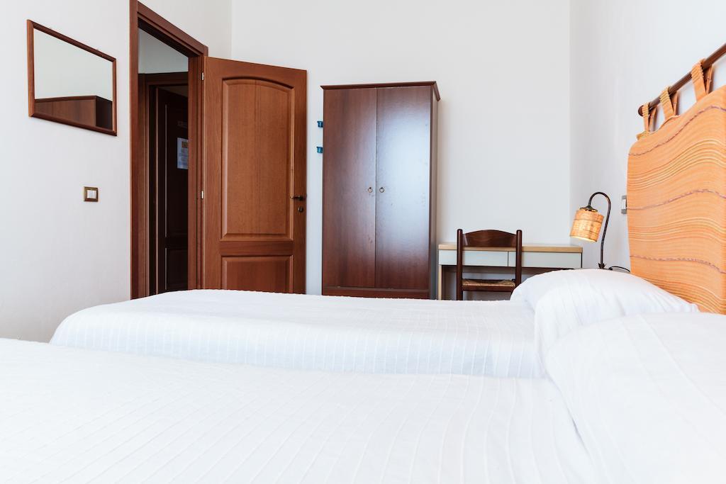La Mezzanella Guesthouse بورتو توريس الغرفة الصورة