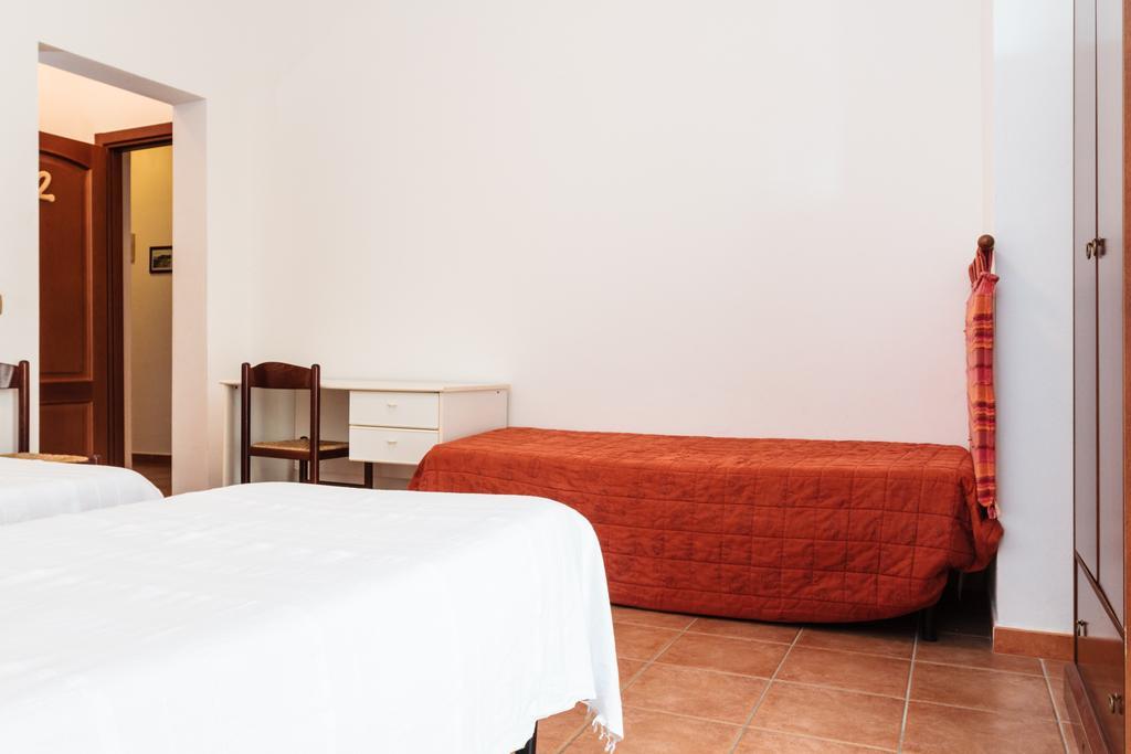 La Mezzanella Guesthouse بورتو توريس الغرفة الصورة